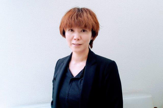 業務部 業務課 課長、営業部 アシスタント 橋本 つぐみ