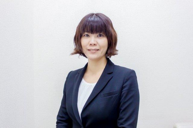 業務部 業務課 課長、営業部 アシスタント 橋本 つぐみ
